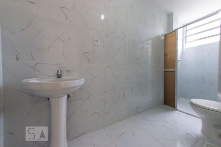 Banheiro de apartamento para alugar com 2 quartos, 48m² em Partenon, Porto Alegre