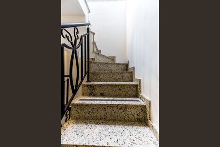 Escadas Quartos de casa à venda com 3 quartos, 160m² em Vila Mazzei, São Paulo