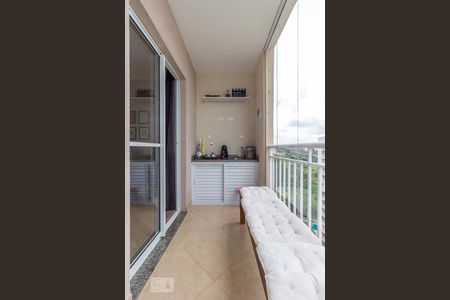 Varanda de apartamento à venda com 1 quarto, 72m² em Jardim Tupanci, Barueri