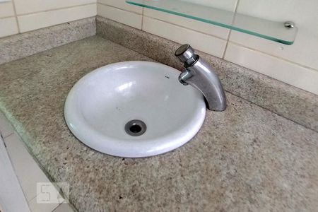 Apartamento à venda com 54m², 2 quartos e 1 vaga Apartamento à venda com 54m², 2 quartos e 1 vagaBanheiro