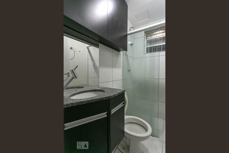Banheiro de apartamento à venda com 2 quartos, 48m² em Planalto, Belo Horizonte