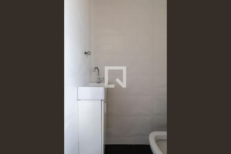 Lavabo de apartamento para alugar com 2 quartos, 70m² em Parque Paineiras, São Paulo