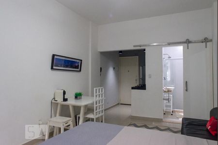 Sala/ Quarto  de kitnet/studio para alugar com 1 quarto, 28m² em Leme, Rio de Janeiro
