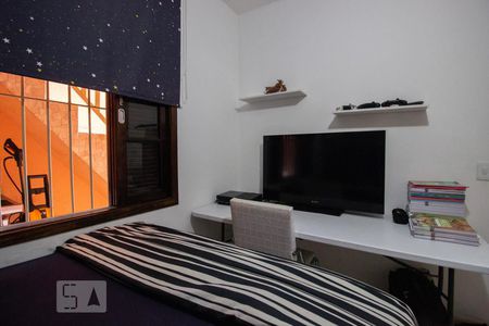 Quarto de casa à venda com 3 quartos, 250m² em Santo Antônio, Osasco