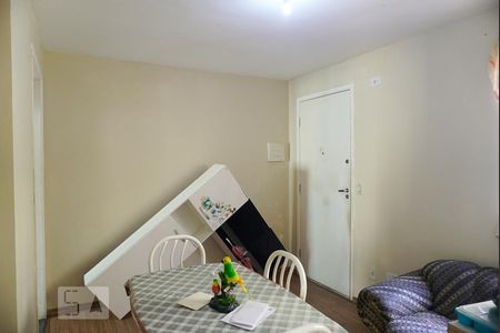 Sala de apartamento à venda com 2 quartos, 50m² em Vila Carmosina, São Paulo