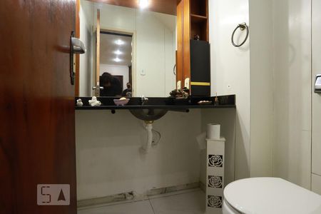 Lavabo de casa à venda com 3 quartos, 180m² em Tijuca, Rio de Janeiro