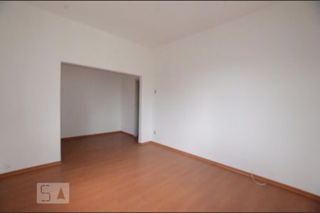 Sala de casa para alugar com 2 quartos, 90m² em Vila Kosmos, Rio de Janeiro