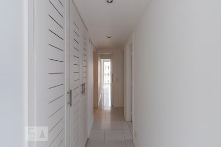 Corredor de apartamento à venda com 3 quartos, 103m² em Vila Olímpia, São Paulo