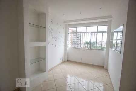 Sala de apartamento para alugar com 2 quartos, 65m² em Olaria, Rio de Janeiro