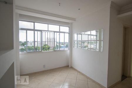 Sala de apartamento para alugar com 2 quartos, 65m² em Olaria, Rio de Janeiro