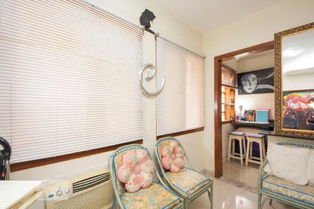 Sala / Quarto de kitnet/studio à venda com 1 quarto, 30m² em Bom Fim, Porto Alegre