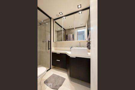 Suíte - Banheiro de apartamento à venda com 1 quarto, 49m² em Pinheiros, São Paulo