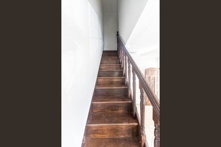 Escada de casa à venda com 4 quartos, 231m² em Vila Gomes Cardim, São Paulo