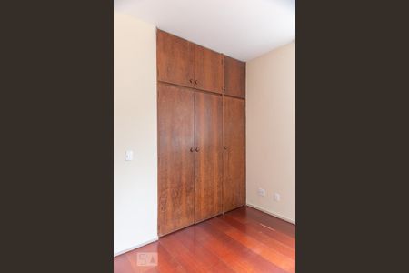 Armário do quarto 1 de apartamento para alugar com 2 quartos, 70m² em Coração de Jesus, Belo Horizonte