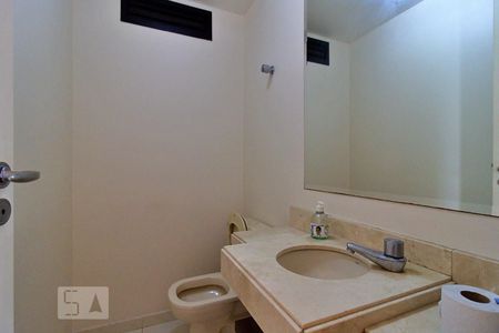 Lavabo de apartamento à venda com 4 quartos, 161m² em Vila Suzana, São Paulo