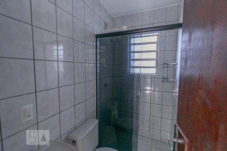 Banheiro de casa à venda com 2 quartos, 100m² em Camaquã, Porto Alegre