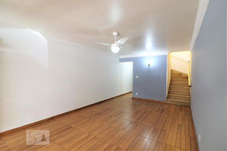 Sala de casa à venda com 4 quartos, 150m² em Vila Santo Estefano, São Paulo