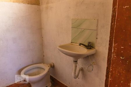 Banheiro da Kit 01 de casa à venda com 3 quartos, 370m² em Vila Porto, Barueri
