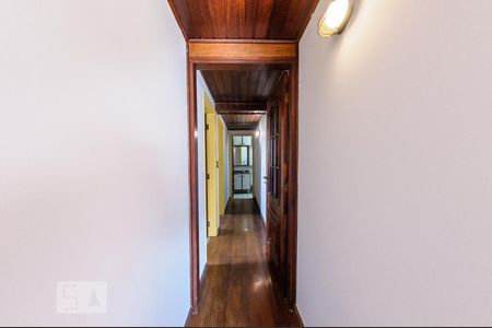 Corredor de apartamento à venda com 2 quartos, 74m² em Vila Ferreira Jorge, Campinas