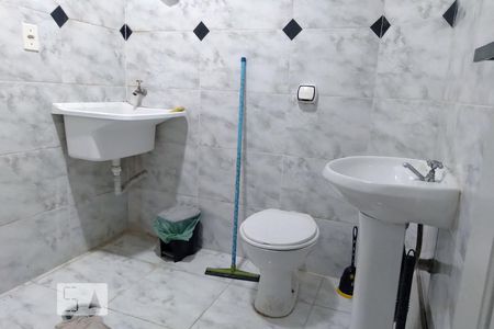 banheiro/área de serviço de kitnet/studio para alugar com 1 quarto, 22m² em Liberdade, São Paulo