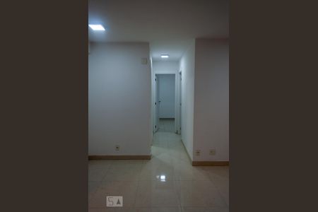 Corredor de apartamento para alugar com 2 quartos, 61m² em Anil, Rio de Janeiro