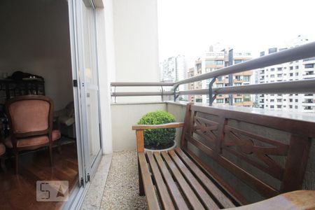 Varanda de apartamento à venda com 4 quartos, 371m² em Vila Suzana, São Paulo