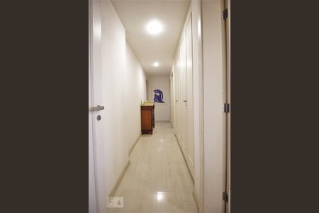 Corredor de apartamento à venda com 4 quartos, 371m² em Vila Suzana, São Paulo