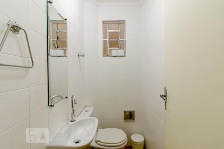 Lavabo de casa para alugar com 3 quartos, 180m² em Jardim Santa Emília, São Paulo