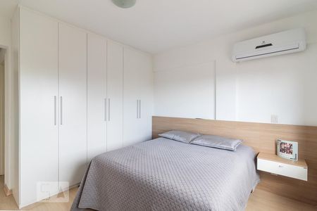 Suíte de apartamento para alugar com 2 quartos, 74m² em Sarandi, Porto Alegre