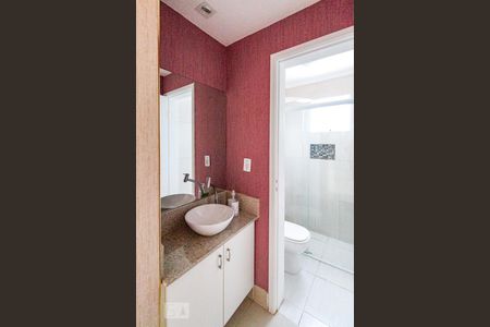 Banheiro de apartamento à venda com 1 quarto, 54m² em Jardim Figueira, Guarulhos