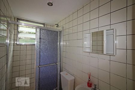 Banheiro de apartamento para alugar com 2 quartos, 57m² em Jardim Caiapia, Cotia