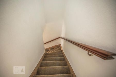 Escadas de casa para alugar com 2 quartos, 120m² em Mirandópolis, São Paulo
