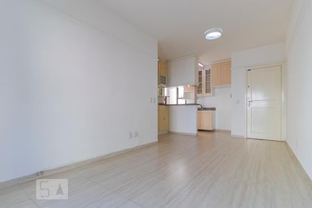 Sala de apartamento à venda com 1 quarto, 74m² em Cambuí, Campinas