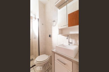 Banheiro de apartamento para alugar com 1 quarto, 42m² em Bom Jesus, Porto Alegre