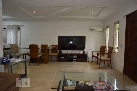 Sala de casa de condomínio para alugar com 3 quartos, 201m² em Anil, Rio de Janeiro