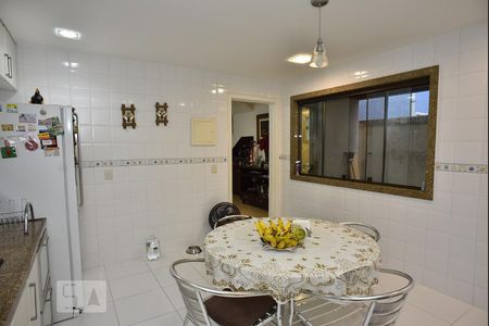 Cozinha de casa de condomínio para alugar com 3 quartos, 201m² em Anil, Rio de Janeiro