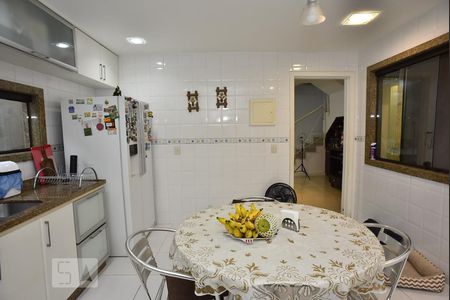 Cozinha de casa de condomínio para alugar com 3 quartos, 201m² em Anil, Rio de Janeiro