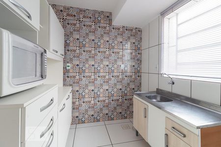 Cozinha de apartamento para alugar com 1 quarto, 37m² em Vila Ipiranga, Porto Alegre