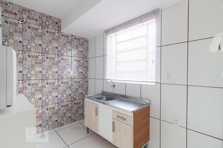 Cozinha de apartamento para alugar com 1 quarto, 37m² em Vila Ipiranga, Porto Alegre