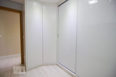 Quarto de apartamento à venda com 2 quartos, 54m² em Quitaúna, Osasco