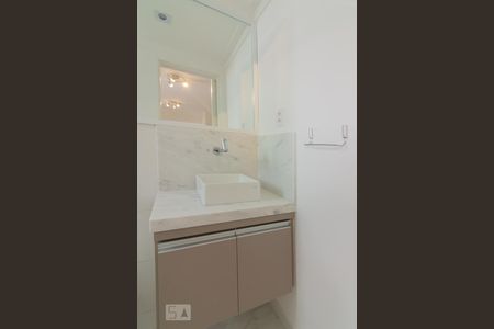 Banheiro de kitnet/studio à venda com 1 quarto, 28m² em Indianópolis, São Paulo