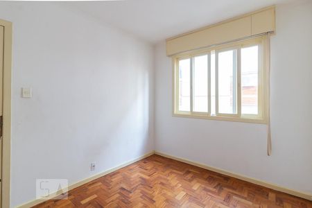 Quarto 2 de apartamento para alugar com 3 quartos, 74m² em Rio Branco, Porto Alegre