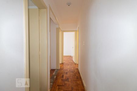 Corredor de apartamento para alugar com 3 quartos, 74m² em Rio Branco, Porto Alegre