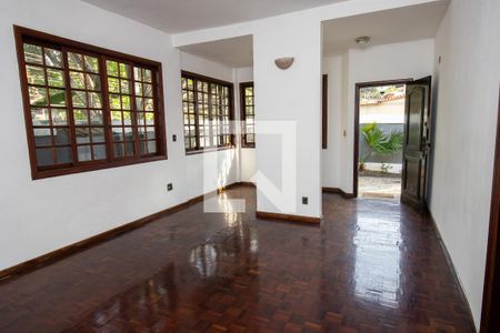 Sala de casa de condomínio para alugar com 3 quartos, 250m² em Freguesia (jacarepaguá), Rio de Janeiro