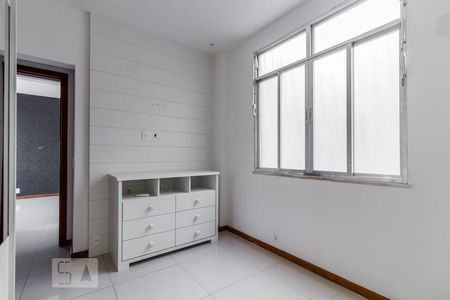 Quarto 1 de apartamento para alugar com 2 quartos, 70m² em Jardim Guanabara, Rio de Janeiro