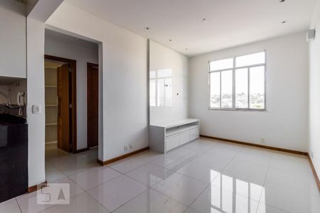 Sala de apartamento para alugar com 2 quartos, 70m² em Jardim Guanabara, Rio de Janeiro