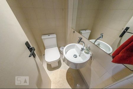 Lavabo de apartamento para alugar com 1 quarto, 60m² em Cambuí, Campinas