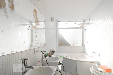 Banheiro de apartamento à venda com 1 quarto, 75m² em Lapa, São Paulo