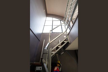 Escada de apartamento para alugar com 2 quartos, 114m² em Perdizes, São Paulo