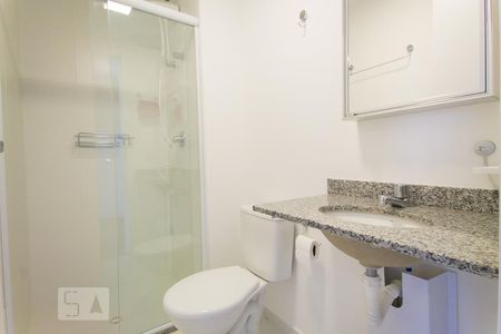 Banheiro  de kitnet/studio para alugar com 1 quarto, 28m² em Liberdade, São Paulo